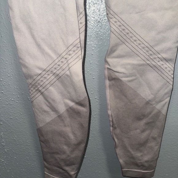 JoyLab Gray Leggings with Relaxed Fit and Elastic Waistband - Picture 3 of 4